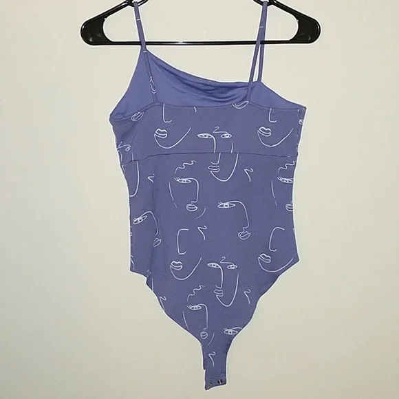 Abstract Face Print Bodysuit_Asymetrical Neck - Picture 3 of 11